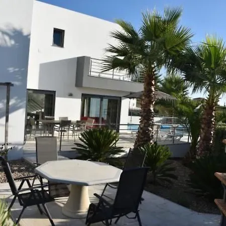 別荘 Moderne Mit Privatem Pool Und Meerblick By Interhome ロウリニャン