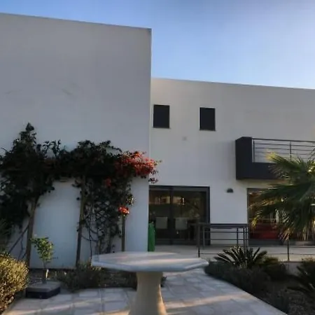 Moderne Mit Privatem Pool Und Meerblick By Interhome *