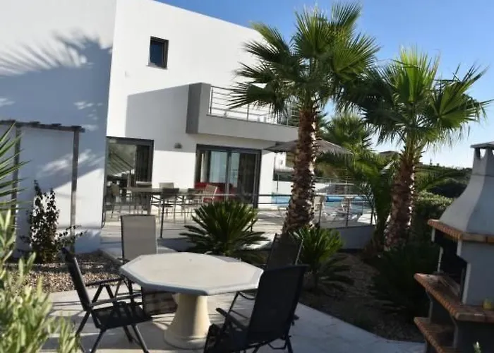 別荘 Moderne Mit Privatem Pool Und Meerblick By Interhome ロウリニャン