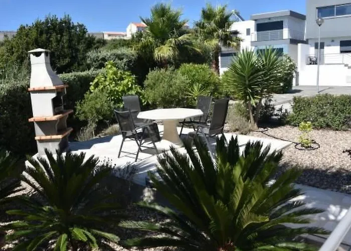Moderne Mit Privatem Pool Und Meerblick By Interhome 別荘 *