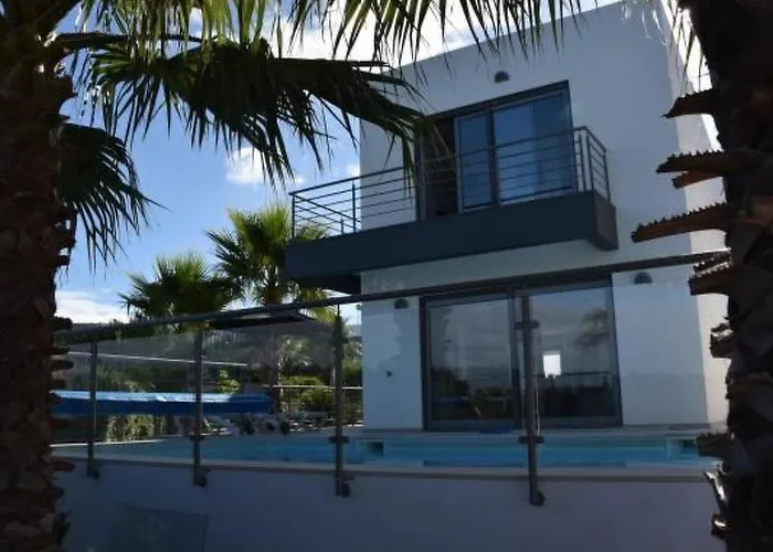 Moderne Mit Privatem Pool Und Meerblick By Interhome 別荘 *