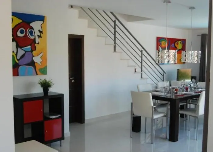 펜션 Moderne Mit Privatem Pool Und Meerblick By Interhome