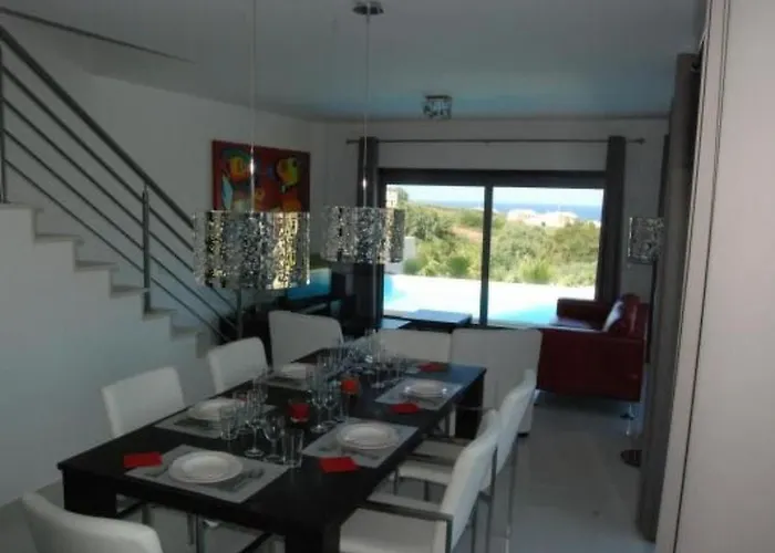 Moderne Mit Privatem Pool Und Meerblick By Interhome * ロウリニャン