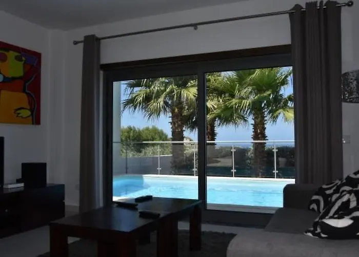 別荘 Moderne Mit Privatem Pool Und Meerblick By Interhome